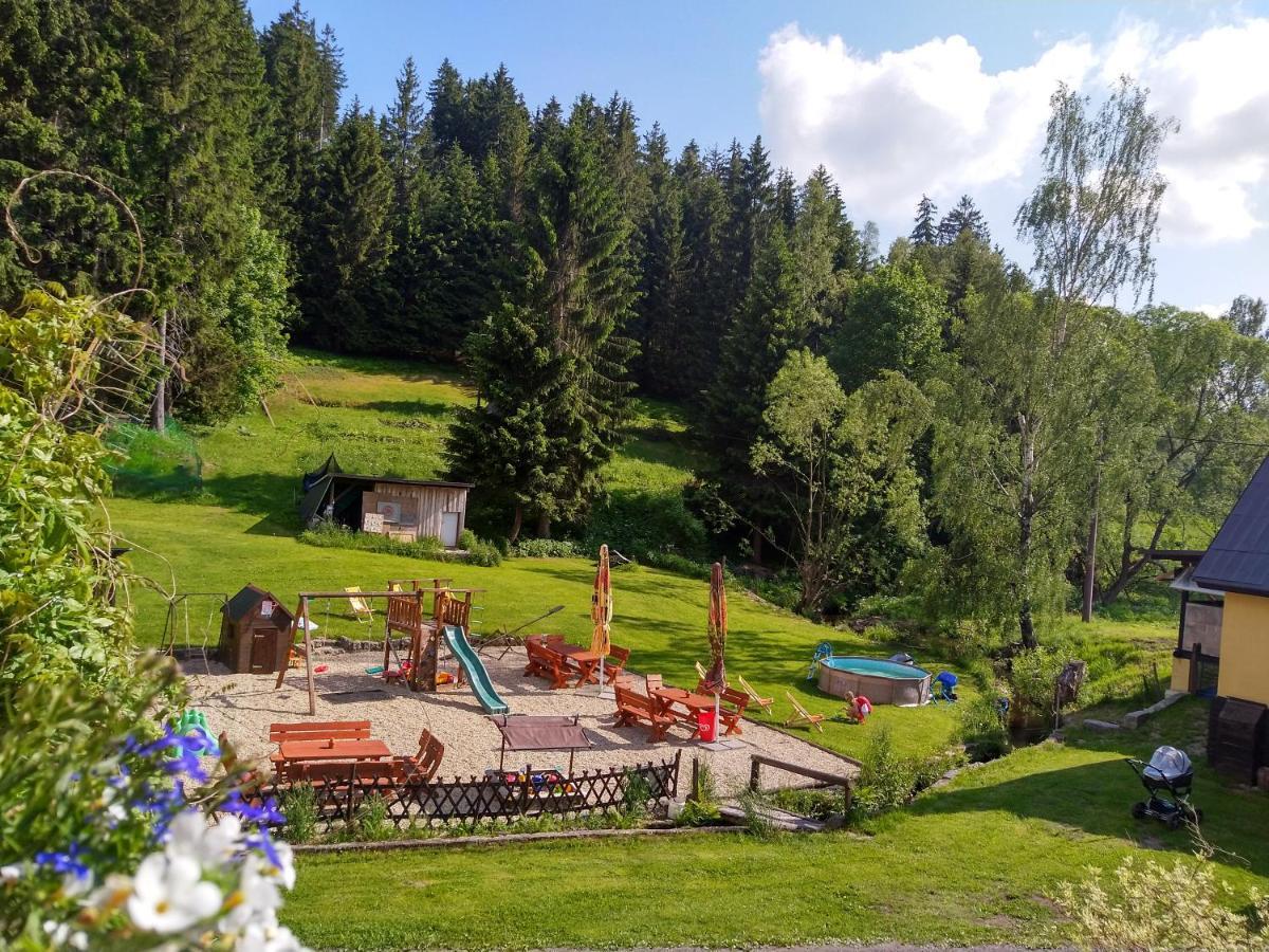 Penzion Karolina Lučany nad Nisou Eksteriør bilde